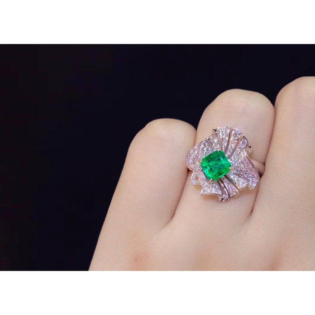 天然 エメラルド ダイヤ リング0.97ct k18 fの通販 by Rui|ラクマ