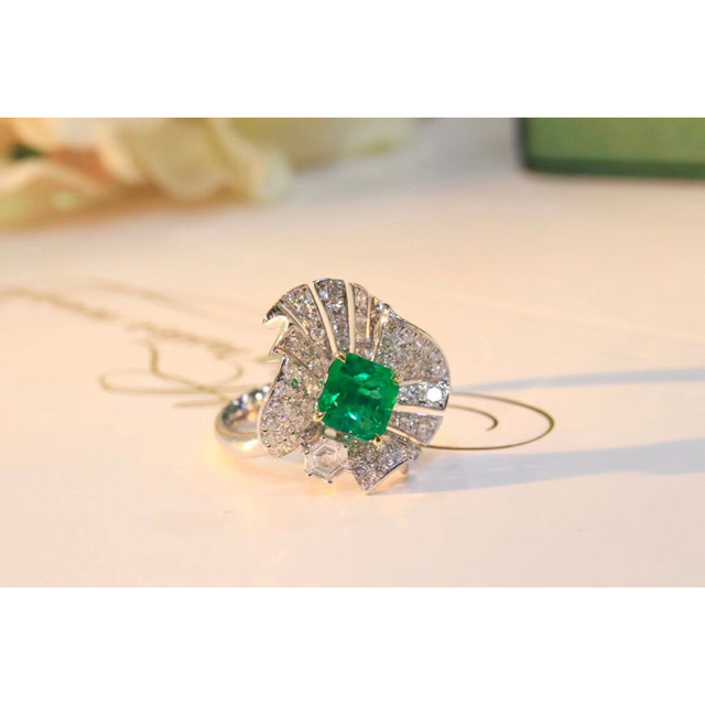 天然 エメラルド ダイヤ リング0.97ct k18 fの通販 by Rui|ラクマ