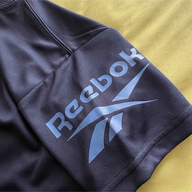 Reebok(リーボック)の【リーボック】肩口のプリントがオシャレ‼️ジュニア・キッズTシャツ（半袖） キッズ/ベビー/マタニティのキッズ服男の子用(90cm~)(Tシャツ/カットソー)の商品写真