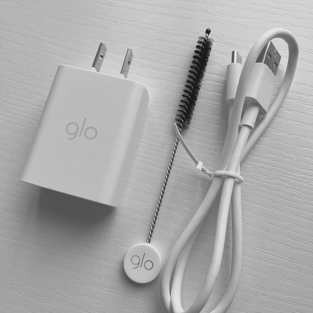 glo(グロー)の☆正規品☆グロー glo 充電器 USBケーブル・ACアダプター メンズのファッション小物(タバコグッズ)の商品写真