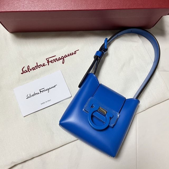 Salvatore Ferragamo(サルヴァトーレフェラガモ)のサルヴァトーレフェラガモ トリフォリオ ミニバッグ レディースのバッグ(ハンドバッグ)の商品写真