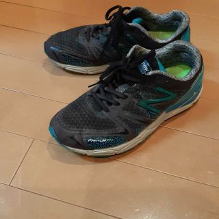 ニューバランス(New Balance)のニューバランス1090v4ファントムフィット黒×ターコイズモデルスニーカー23(スニーカー)