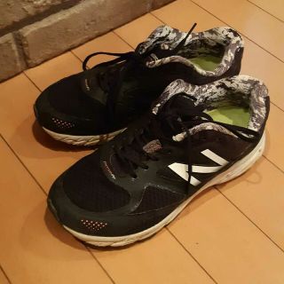 ニューバランス(New Balance)のニューバランス1090v4ファントムフィット黒×ピンクモデルスニーカー23(スニーカー)