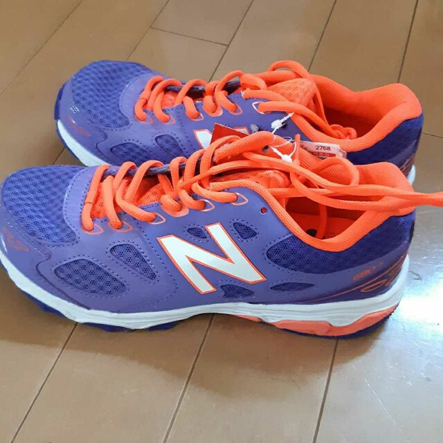 New Balance(ニューバランス)の新品未使用タグ付きニューバランス680v3モデル紫×オレンジ23センチ レディースの靴/シューズ(スニーカー)の商品写真