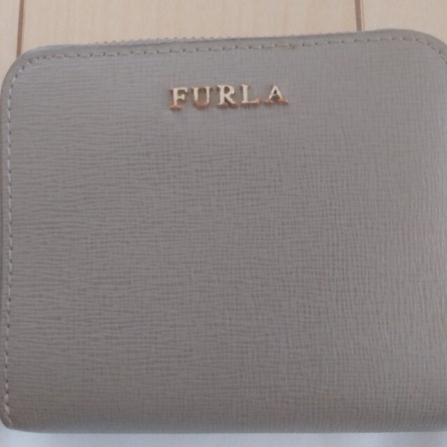 Furla(フルラ)のFURLA折り畳みラウンドファスナー財布　グレージュ レディースのファッション小物(財布)の商品写真