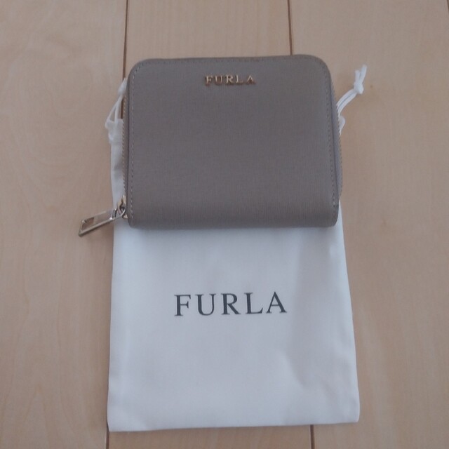 Furla(フルラ)のFURLA折り畳みラウンドファスナー財布　グレージュ レディースのファッション小物(財布)の商品写真