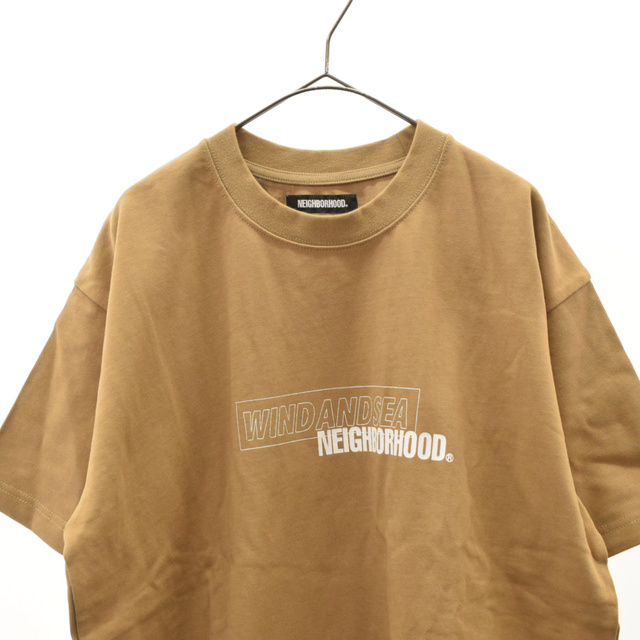 NEIGHBORHOOD(ネイバーフッド)のNEIGHBORHOOD ネイバーフッド 22SS×WIND AND SEA ウィンダンシー フロントロゴ半袖Tシャツ カットソー 221FRWSN-STM01S ブラウン メンズのトップス(Tシャツ/カットソー(半袖/袖なし))の商品写真