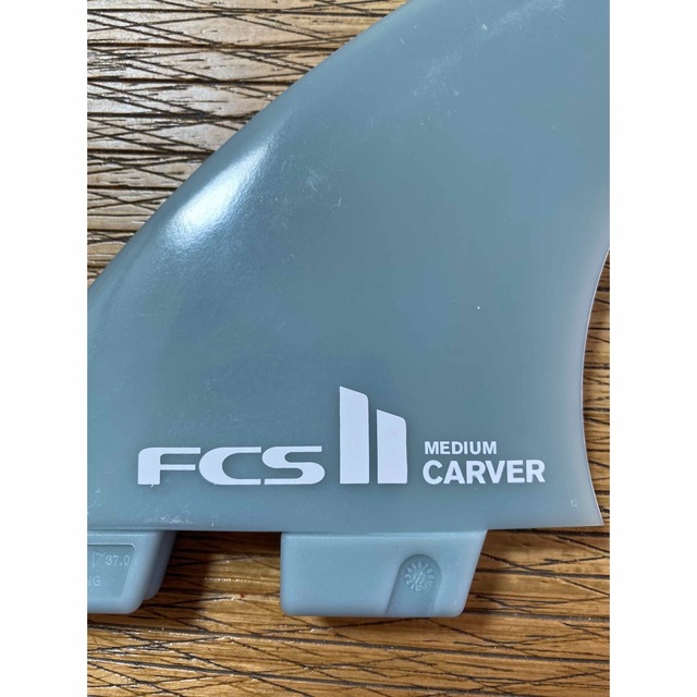 QUIKSILVER(クイックシルバー)のFCS 2 Ⅱ 5 フィン セット CARVER Midium 新品 未使用 スポーツ/アウトドアのスポーツ/アウトドア その他(サーフィン)の商品写真