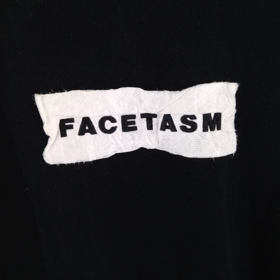 FACETASM(ファセッタズム)のFACETASM ファセッタズム ×DOGS DOGS T-SHIRT ドッグス ロゴ刺繍半袖Tシャツ ブラック メンズのトップス(Tシャツ/カットソー(半袖/袖なし))の商品写真