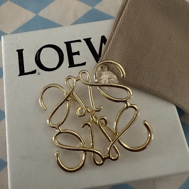 ロエベ loewe ブローチ ゴールド アナグラム