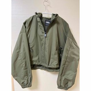 ザラ(ZARA)のZARA クロップド　フーデッド　ジャケット(ナイロンジャケット)