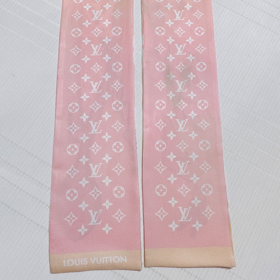 LOUIS VUITTON(ルイヴィトン)のLOUIS VUITTON ルイヴィトン　バンダナ　スカーフ　モノグラム　極美品 レディースのファッション小物(バンダナ/スカーフ)の商品写真