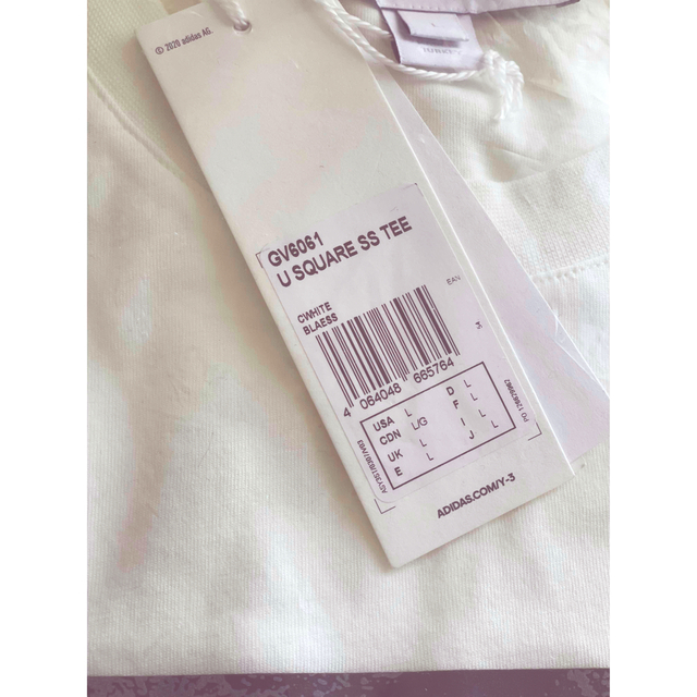 adidas(アディダス)の【新品】スクエアラベル グラフィック SSTシャツ コアホワイト L メンズのトップス(Tシャツ/カットソー(半袖/袖なし))の商品写真