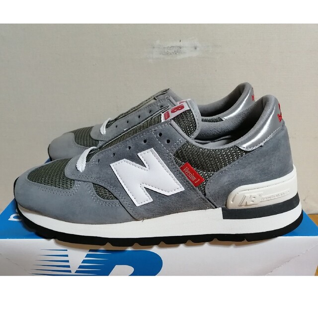 New Balance(ニューバランス)のus8.5 26.5cm ニューバランス M990VS1 グレー 未使用品 メンズの靴/シューズ(スニーカー)の商品写真