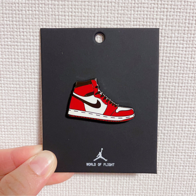 Jordan Brand（NIKE）(ジョーダン)のWORLD OF FLIGHT渋谷店限定  エアジョーダン1 ピンバッジ メンズのファッション小物(その他)の商品写真