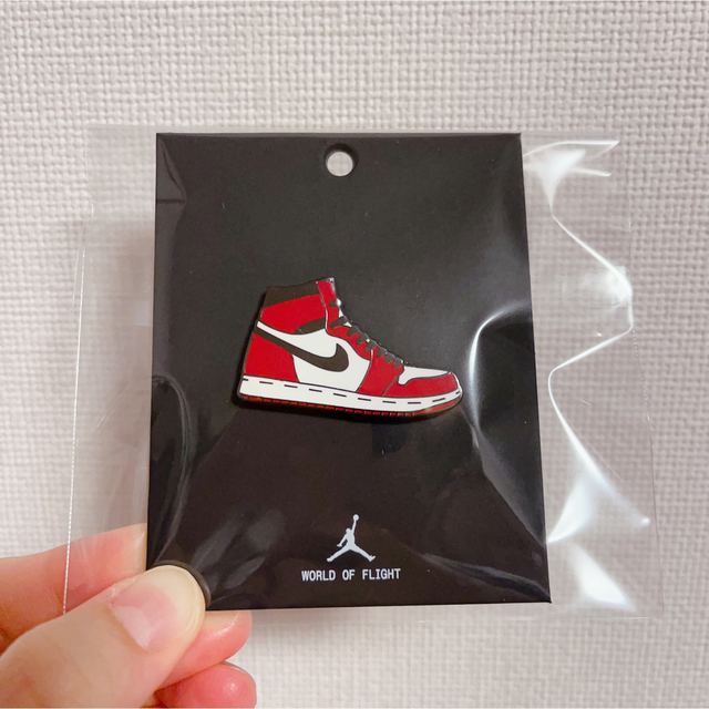 Jordan Brand（NIKE）(ジョーダン)のWORLD OF FLIGHT渋谷店限定  エアジョーダン1 ピンバッジ メンズのファッション小物(その他)の商品写真