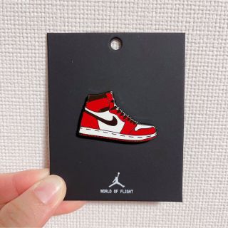 ジョーダン(Jordan Brand（NIKE）)のWORLD OF FLIGHT渋谷店限定  エアジョーダン1 ピンバッジ(その他)