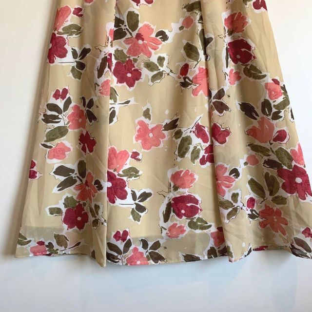 a.v.v(アーヴェヴェ)のa.v.v 花柄ミニスカート 夏 ミッシェルクラン レディースのスカート(ひざ丈スカート)の商品写真