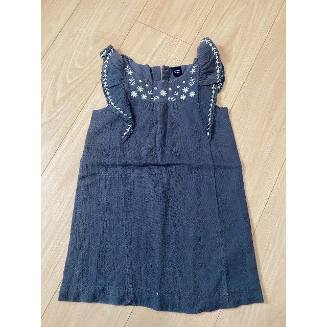 babyGAP(ベビーギャップ)の肩フリルワンピース キッズ/ベビー/マタニティのキッズ服女の子用(90cm~)(ワンピース)の商品写真