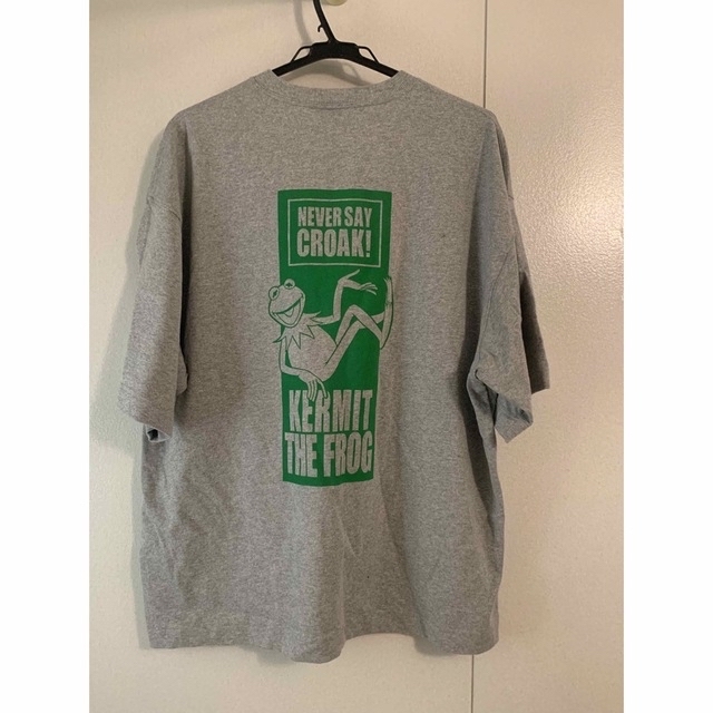 GU(ジーユー)のGU プリント　Tシャツ　グレー　Lサイズ メンズのトップス(Tシャツ/カットソー(半袖/袖なし))の商品写真