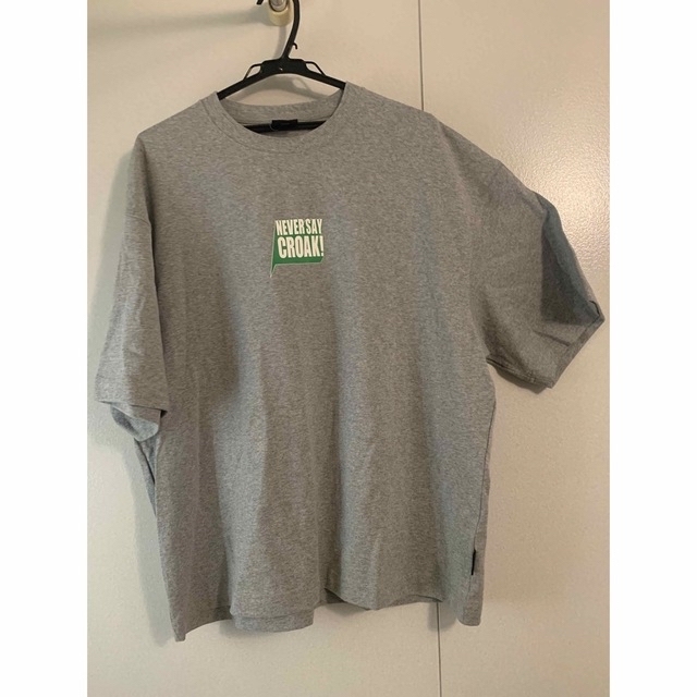 GU(ジーユー)のGU プリント　Tシャツ　グレー　Lサイズ メンズのトップス(Tシャツ/カットソー(半袖/袖なし))の商品写真