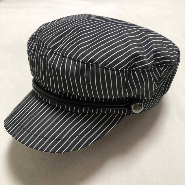 Bershka(ベルシュカ)の【新品】キャスケット ストライプ 白黒グレー レディースの帽子(キャスケット)の商品写真