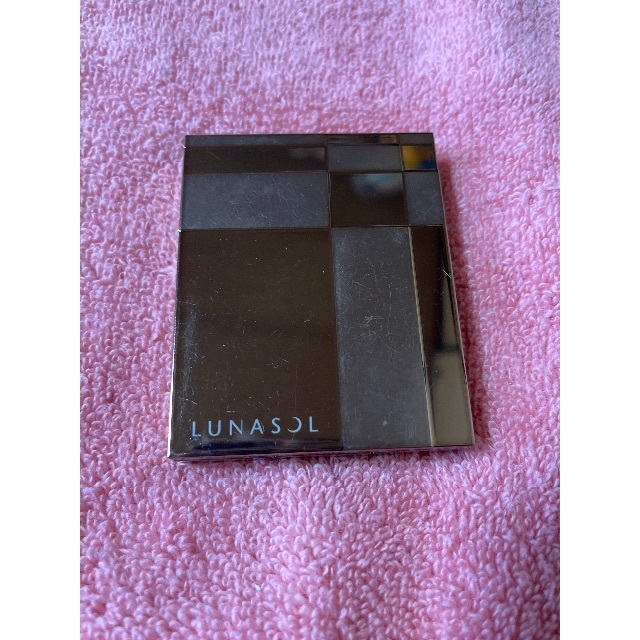 LUNASOL(ルナソル)のルナソルジェミネイトアイズN05ＲＢ コスメ/美容のベースメイク/化粧品(アイシャドウ)の商品写真