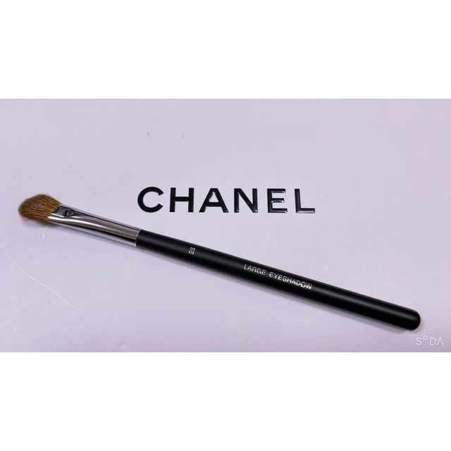 CHANEL(シャネル)のCHANEL LARGE EYESHADOW BRUSH #25 コスメ/美容のメイク道具/ケアグッズ(ブラシ・チップ)の商品写真