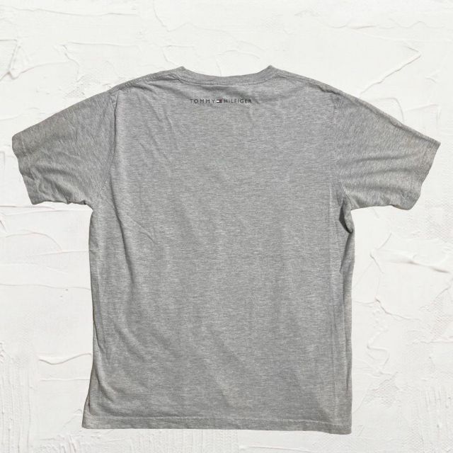 KBG TOMMY ビンテージ   グレー トミーヒルフィガー　ロゴ Tシャツ メンズのトップス(Tシャツ/カットソー(半袖/袖なし))の商品写真