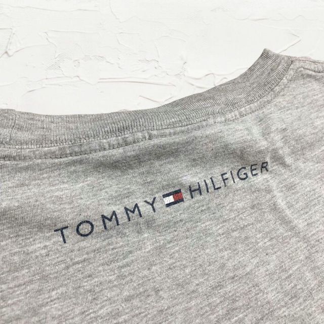 KBG TOMMY ビンテージ   グレー トミーヒルフィガー　ロゴ Tシャツ メンズのトップス(Tシャツ/カットソー(半袖/袖なし))の商品写真