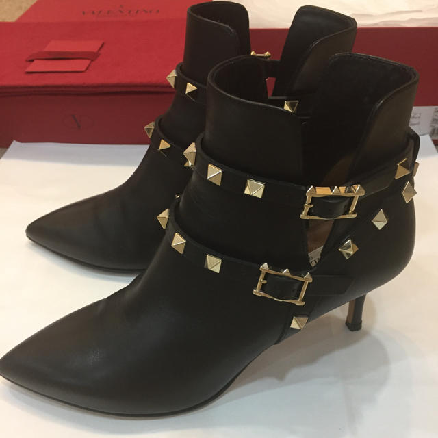 あなたにおすすめの商品 VALENTINO - ヒール パンプス 35.5 黒