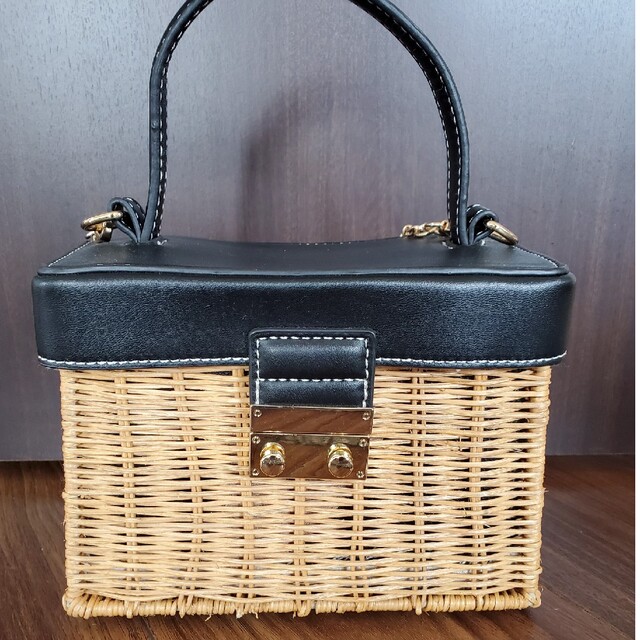 ZARA(ザラ)のZARAカゴバッグ新品 レディースのバッグ(ショルダーバッグ)の商品写真