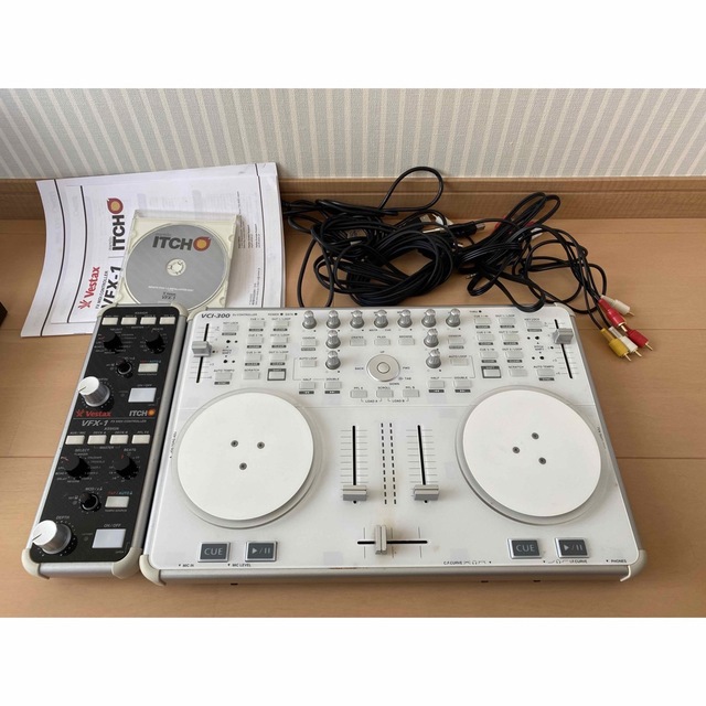 numnim様専用　　VCI-300 VFX-1セット　Vestax 値下げ 楽器のDJ機器(DJコントローラー)の商品写真