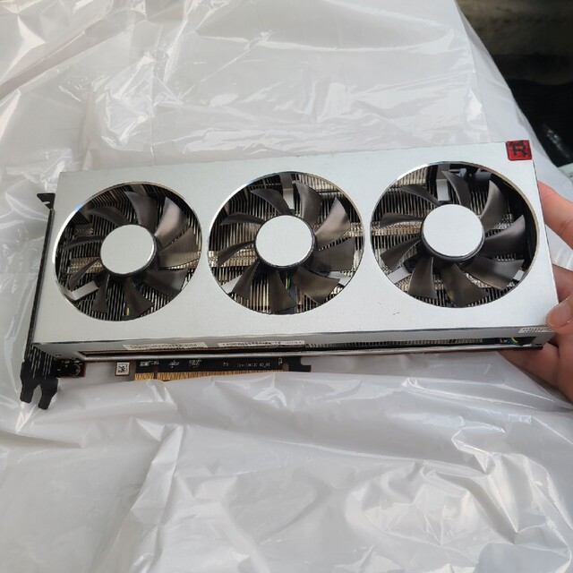 グラフィックボード　AMD RADEON VII