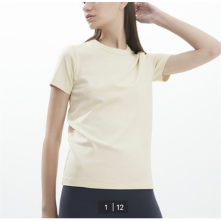 ユニクロ(UNIQLO)のユニクロ クルーネックT ナチュラル Mサイズ(Tシャツ(半袖/袖なし))