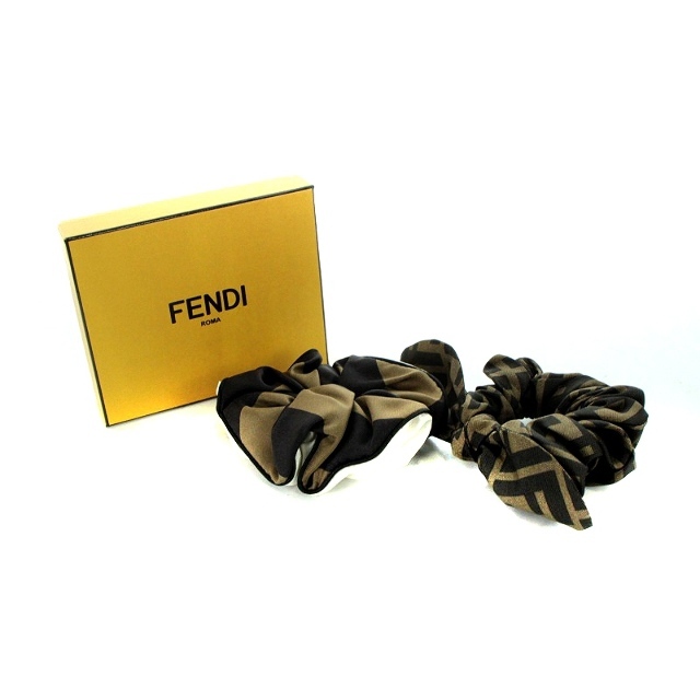 FENDI(フェンディ)のフェンディ シュシュ ヘアゴム へアクセサリー 2個セット ズッカ柄 茶 白 レディースのヘアアクセサリー(ヘアゴム/シュシュ)の商品写真