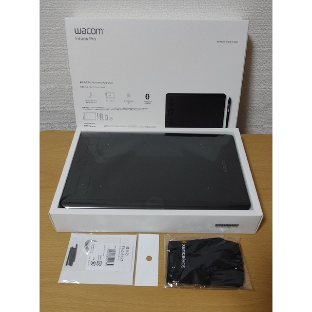 Wacom(ワコム)のWacom Intuos Pro Small ワコム 替え芯 手袋 3点セット スマホ/家電/カメラのPC/タブレット(タブレット)の商品写真