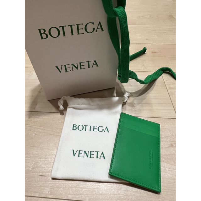 Bottega Veneta(ボッテガヴェネタ)の新品未使用 定価以下出品 ボッテガヴェネタ カードケース パラキート  レディースのファッション小物(パスケース/IDカードホルダー)の商品写真