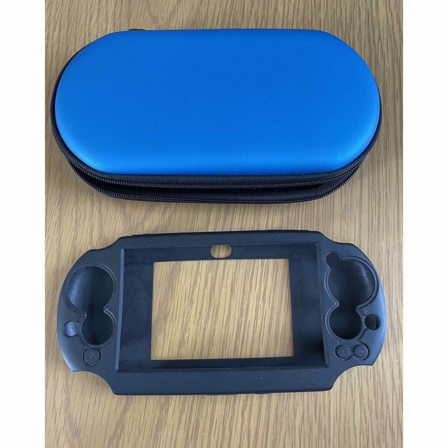 PlayStation Vita(プレイステーションヴィータ)のジャンク品 PS Vita 2000 本体 ブラック エンタメ/ホビーのゲームソフト/ゲーム機本体(携帯用ゲーム機本体)の商品写真