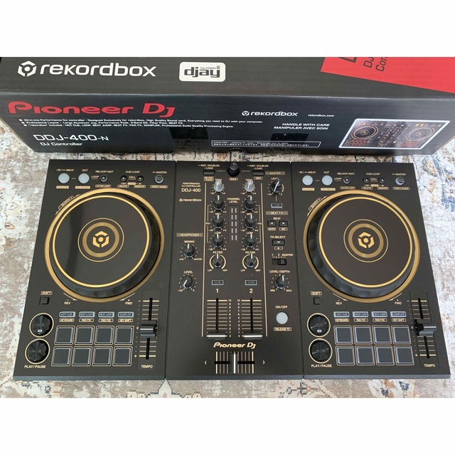 Pioneer(パイオニア)のPioneer DJ DDJ-400-N（限定ゴールドモデル）DJコントローラー 楽器のDJ機器(DJコントローラー)の商品写真