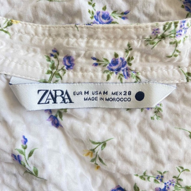 ZARA(ザラ)のZARA ザラ　小花柄　ホワイト　ブラウス　サイズM レディースのトップス(シャツ/ブラウス(長袖/七分))の商品写真