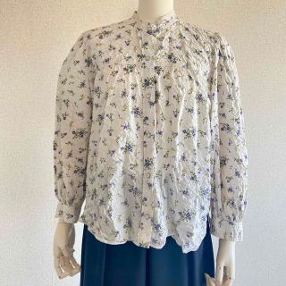 ザラ(ZARA)のZARA ザラ　小花柄　ホワイト　ブラウス　サイズM(シャツ/ブラウス(長袖/七分))