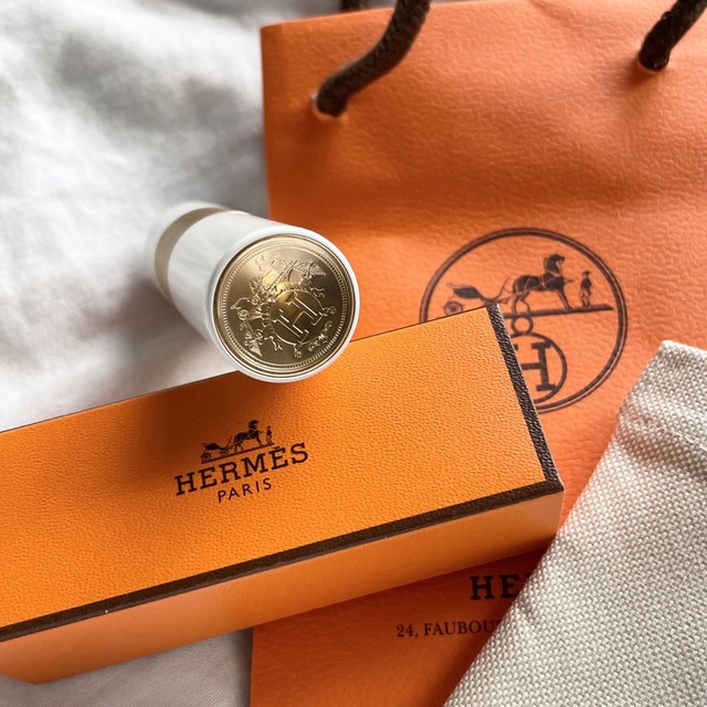 Hermes(エルメス)の【新品未使用】HERMES リップバーム 〈ルージュ エルメス〉 コスメ/美容のスキンケア/基礎化粧品(リップケア/リップクリーム)の商品写真