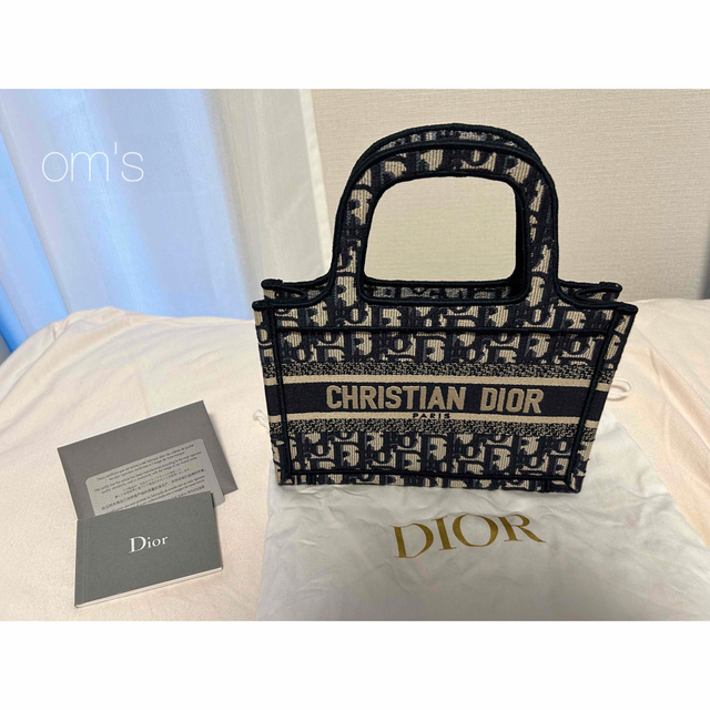 Christian Dior(クリスチャンディオール)のほぼ新品　dior ブックトート　ミニサイズ レディースのバッグ(ハンドバッグ)の商品写真