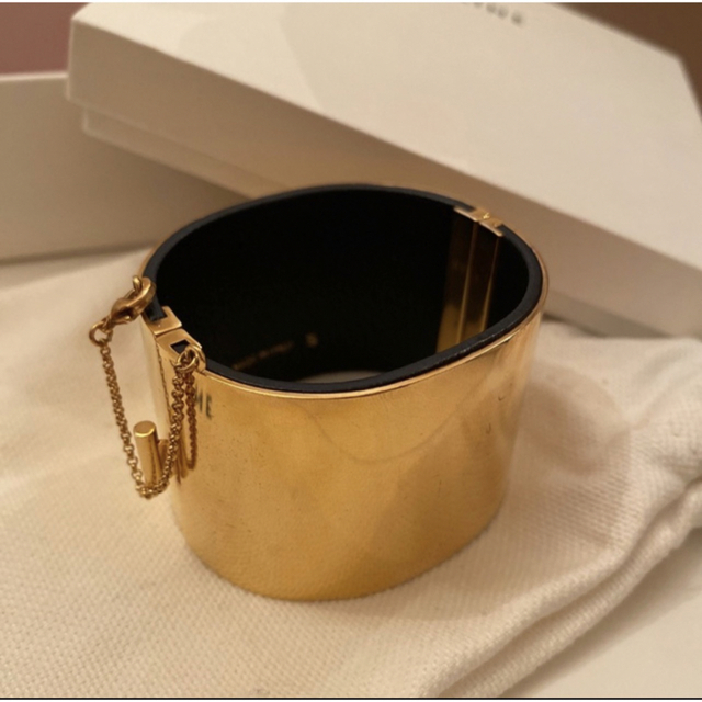 専用 CELINE セリーヌ マンシェット バングル Mサイズ 【未使用 専用 CELINE セリーヌ マンシェット バングル Mサイズ 【未使用