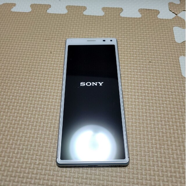 au Xperia8