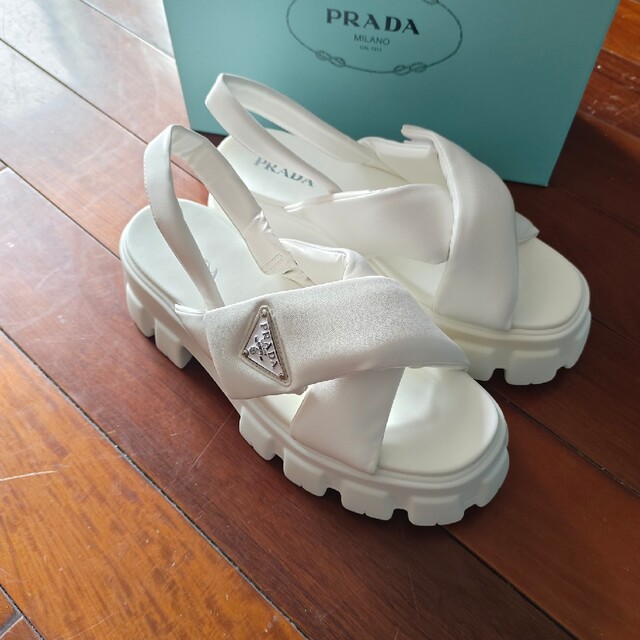 箱付き極美品☆プラダ✿シューズ サンダル 最終値下げ♫白 お気に入り