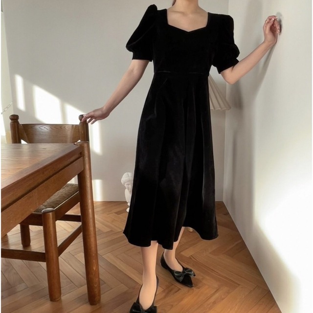 トリートユアセルフ　Velvet black sweet dress