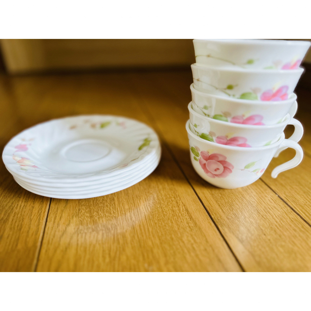 CORELLE(コレール)の新品　希少　オールドコレール　ティーカップ　5客 インテリア/住まい/日用品のキッチン/食器(グラス/カップ)の商品写真