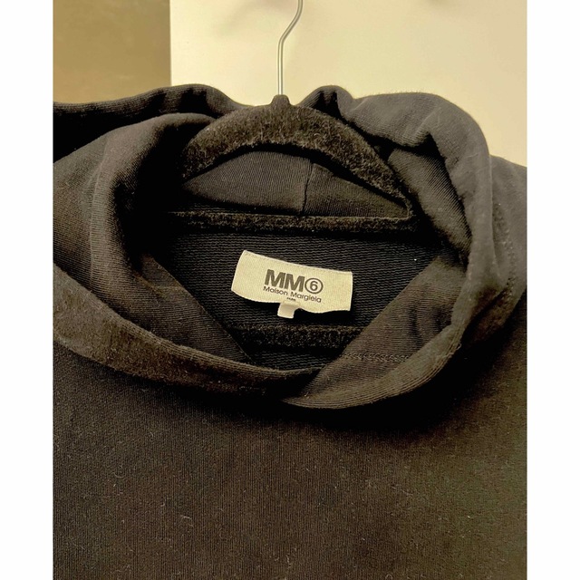 MM6(エムエムシックス)のMM6 パーカー　ブラック　メゾンマルジェラ レディースのトップス(パーカー)の商品写真